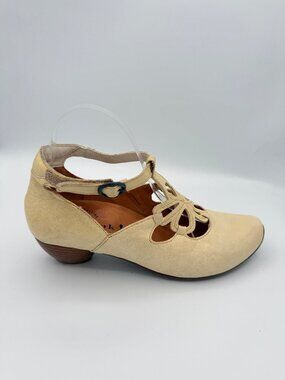 Think! Leather Floral Cutout T Strap Mary Jane Low Heel Pump Boho Folk 38